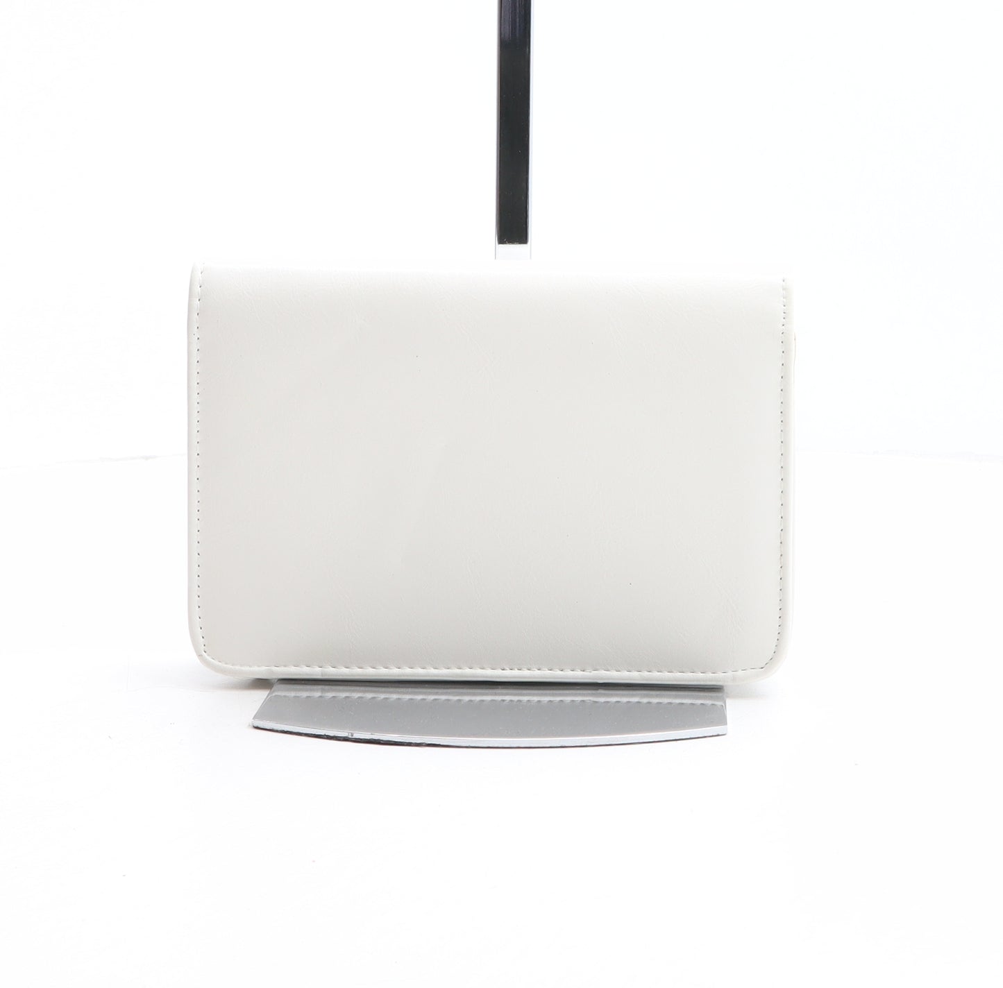 Quiz Womens White Solid Polyurethane Clutch Size Small