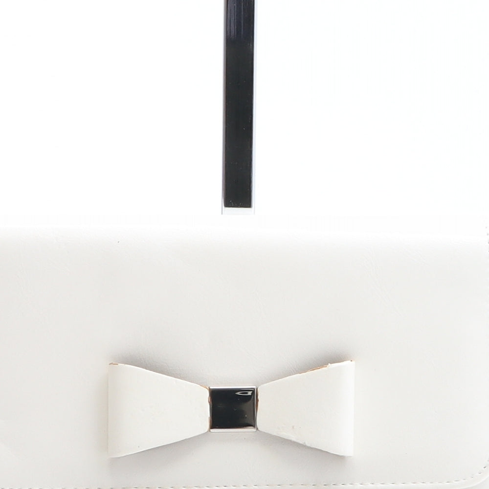 Quiz Womens White Solid Polyurethane Clutch Size Small