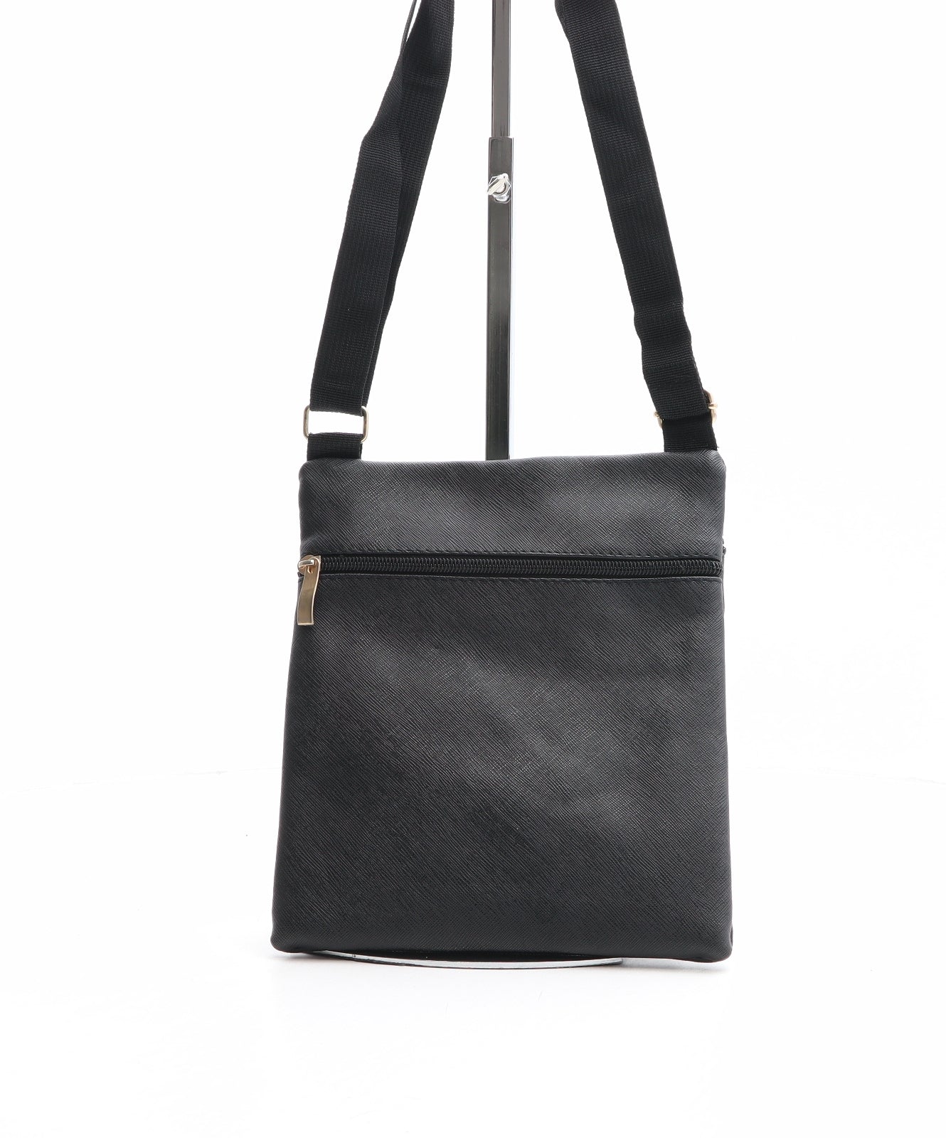 Preworn Womens Black Polyurethane Shoulder Bag Size Small