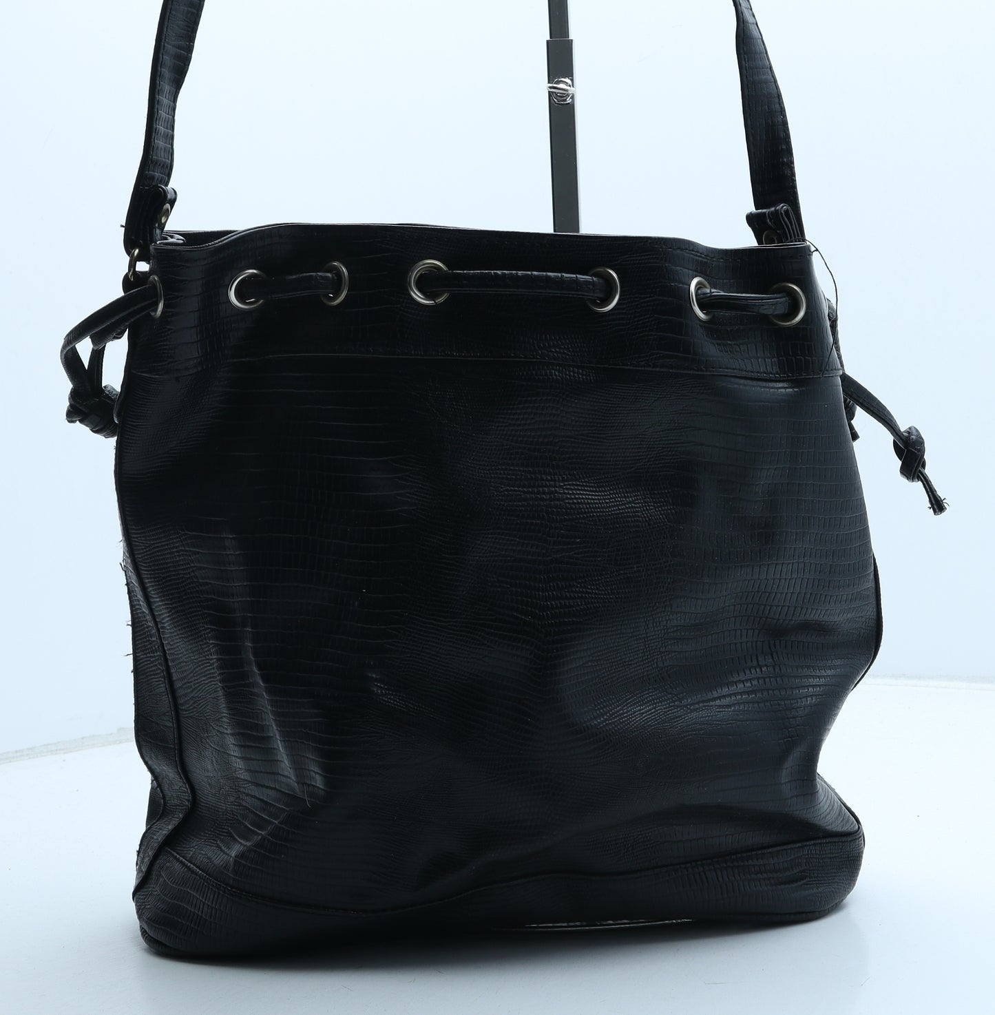 Preworn Womens Black Geometric Polyurethane Crossbody Size Medium