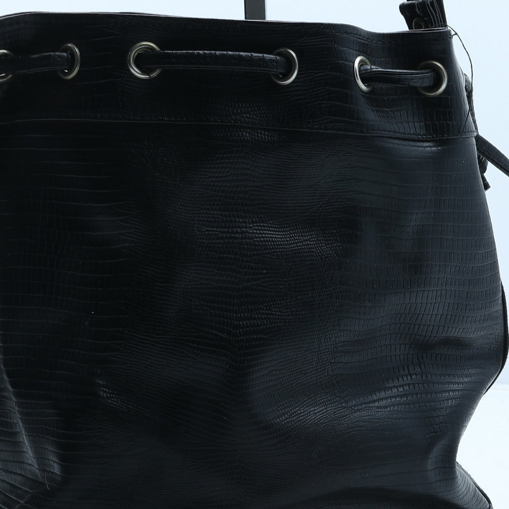 Preworn Womens Black Geometric Polyurethane Crossbody Size Medium