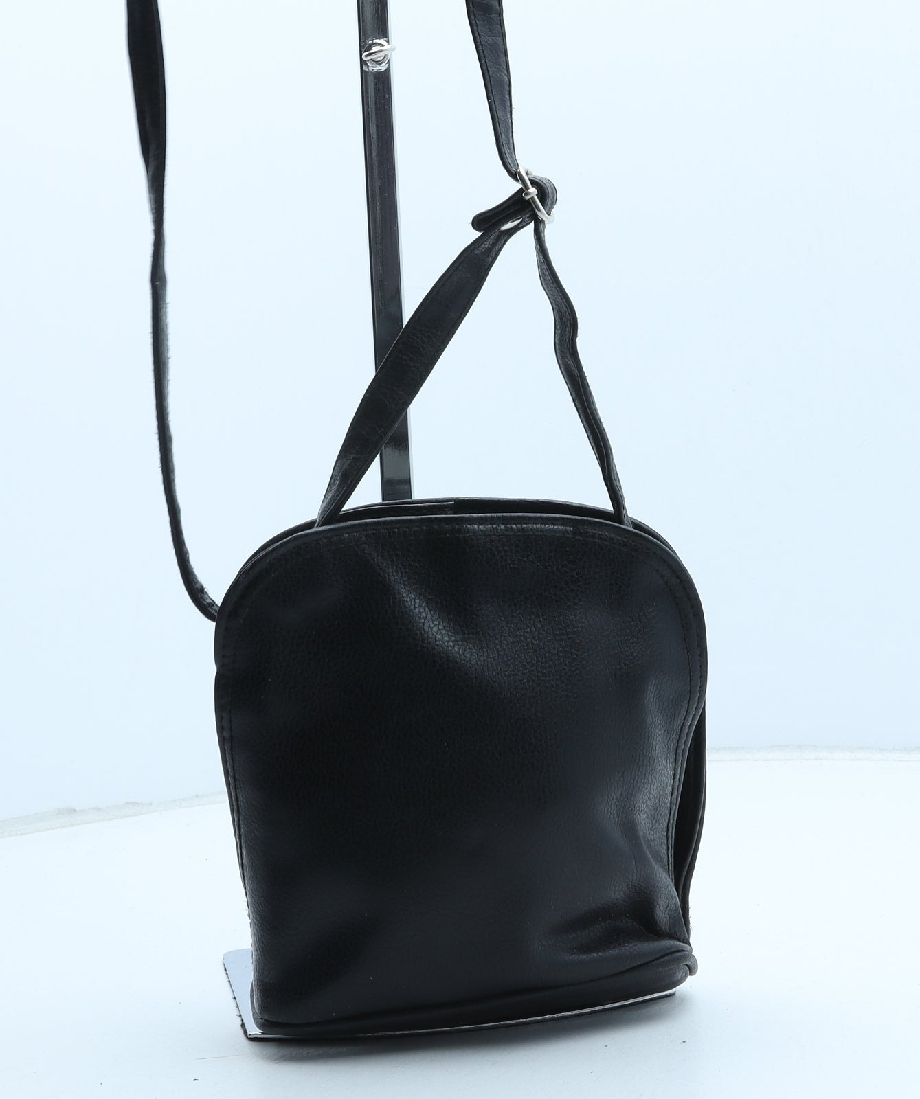 Preworn Womens Black Polyurethane Crossbody Size Small