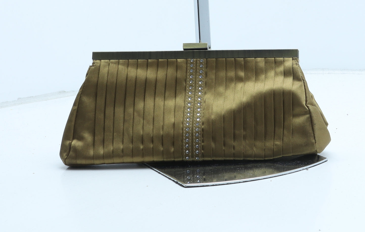 Preworn Womens Green Polyester Clutch Size Small