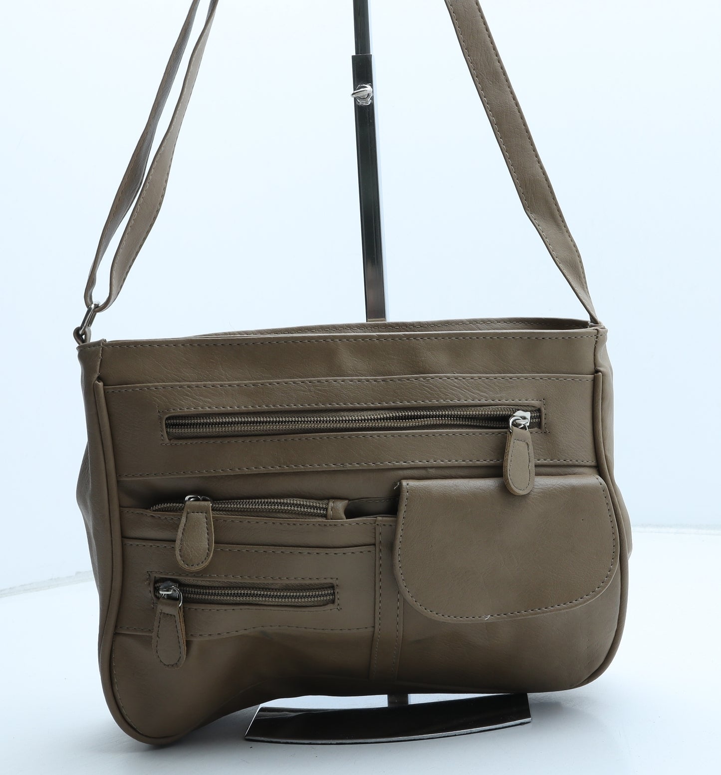 Preworn Womens Brown Polyurethane Crossbody Size Medium