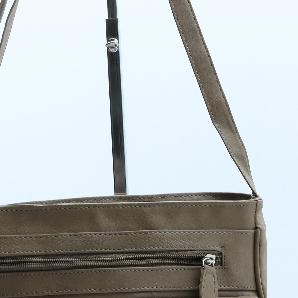 Preworn Womens Brown Polyurethane Crossbody Size Medium