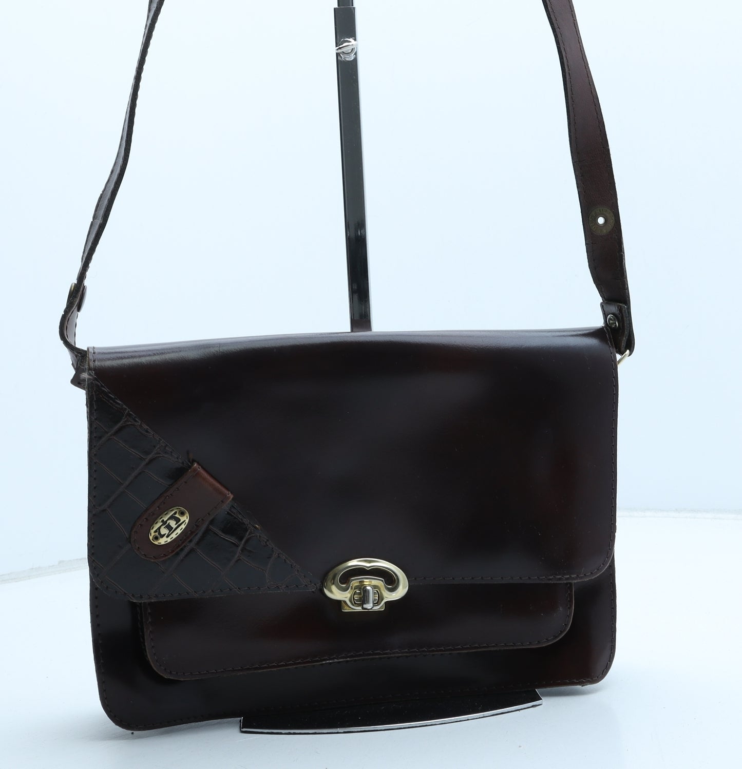 Preworn Womens Brown Polyurethane Crossbody Size Medium
