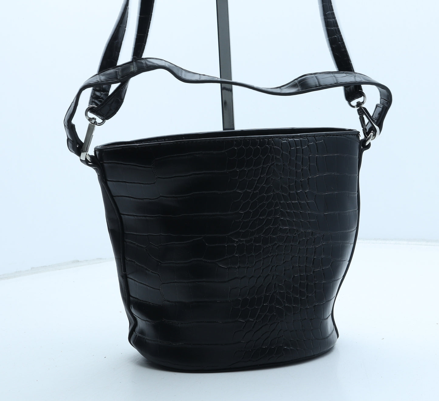 Preworn Womens Black Polyurethane Crossbody Size Small - Croc Texture