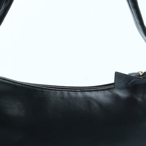 Preworn Womens Black Polyurethane Clutch Size Small