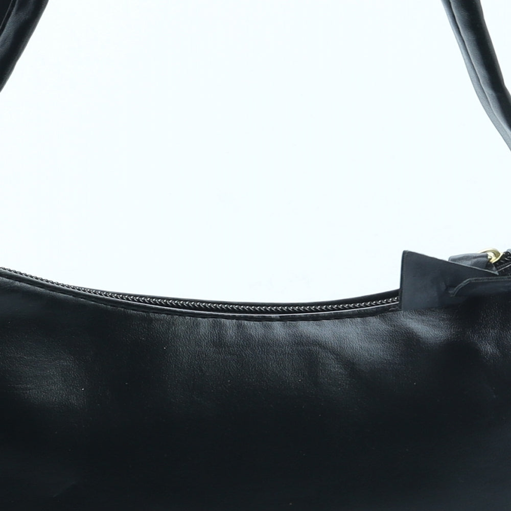 Preworn Womens Black Polyurethane Clutch Size Small