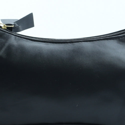 Preworn Womens Black Polyurethane Clutch Size Small