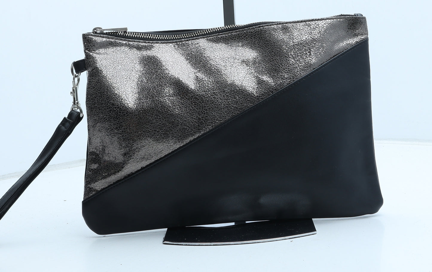 Atmosphere Womens Black Polyurethane Clutch Size Medium