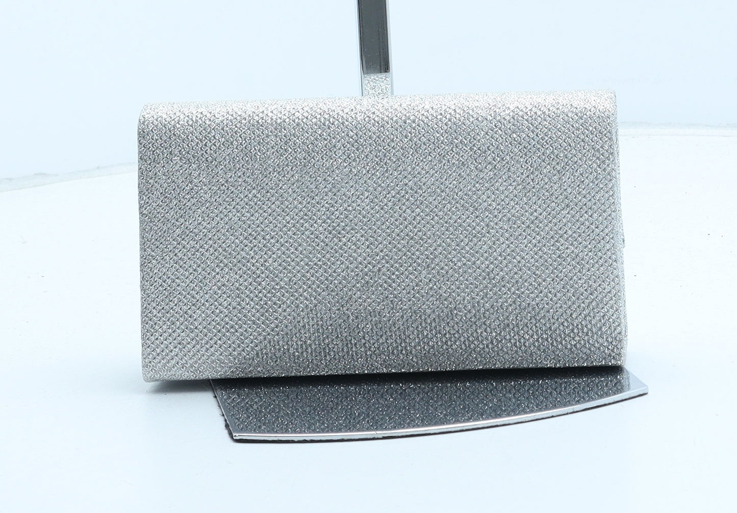 Preworn Womens Silver Polyester Clutch Size Small