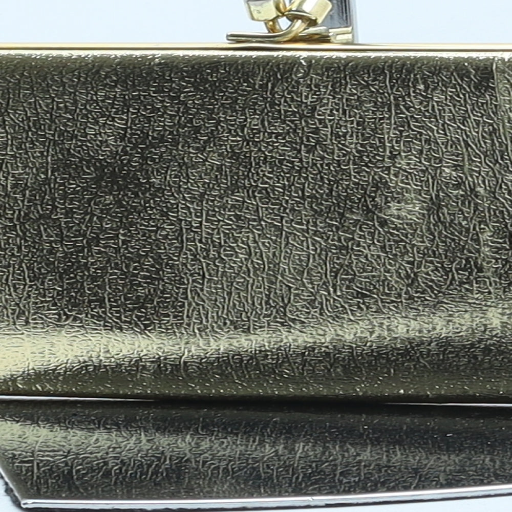 Preworn Womens Gold Polyurethane Clutch Size Medium