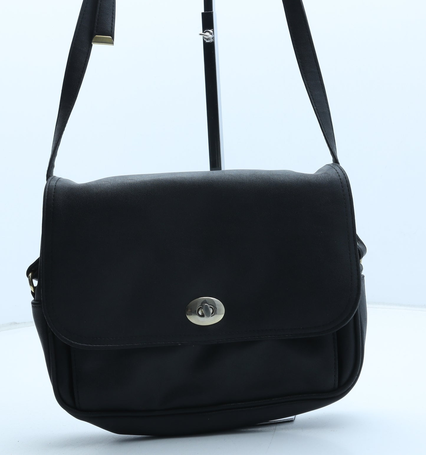 Preworn Womens Black Polyurethane Crossbody Size Medium