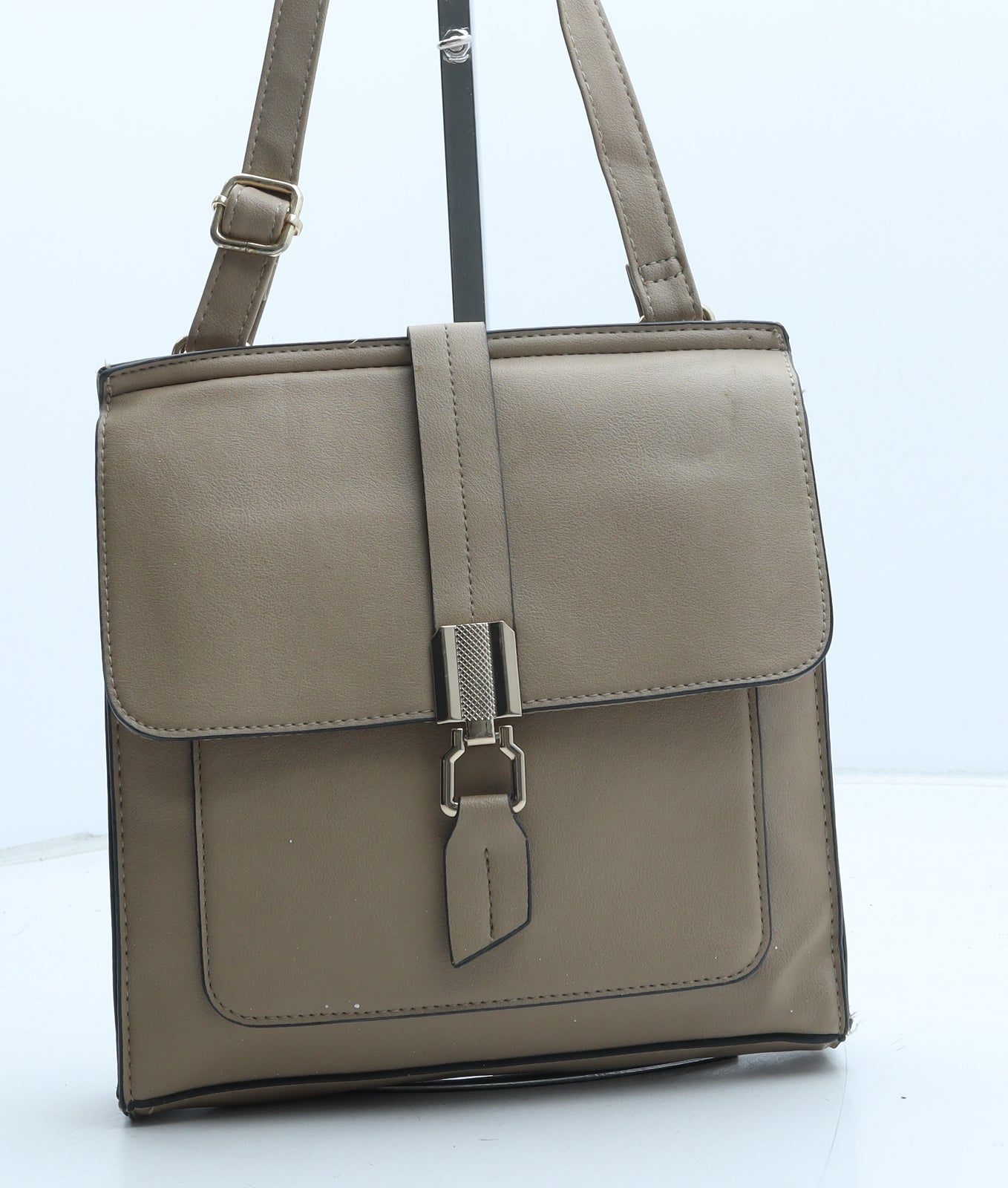 Preworn Womens Beige Polyurethane Crossbody Size Medium