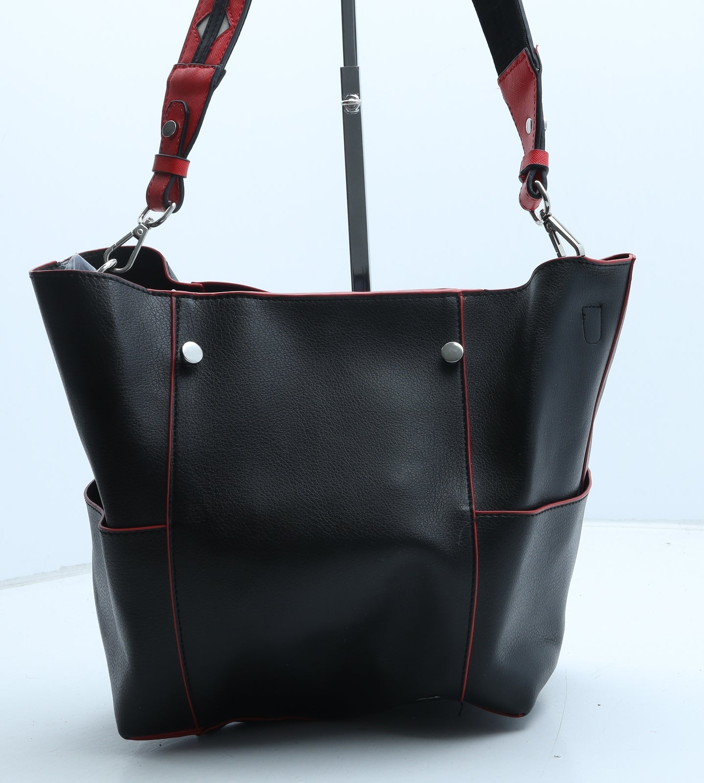 Preworn Womens Black Polyurethane Shoulder Bag Size Medium