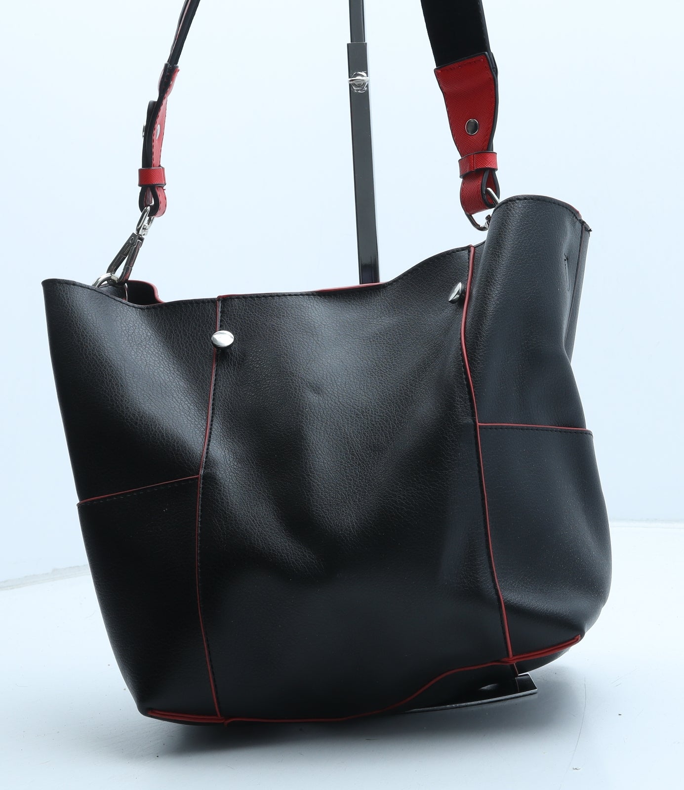 Preworn Womens Black Polyurethane Shoulder Bag Size Medium