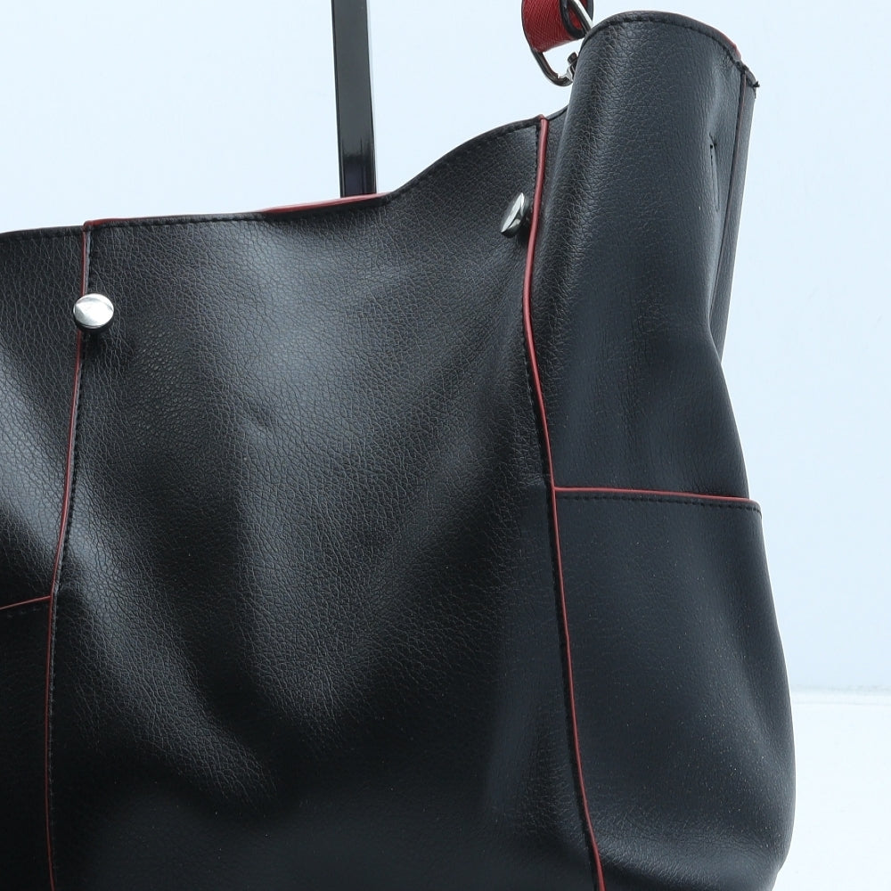 Preworn Womens Black Polyurethane Shoulder Bag Size Medium