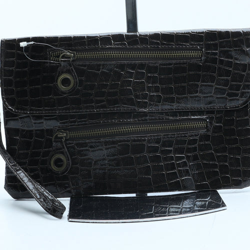 Preworn Womens Brown Polyurethane Clutch Size Small - Croc Texture