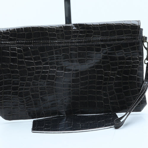 Preworn Womens Brown Polyurethane Clutch Size Small - Croc Texture