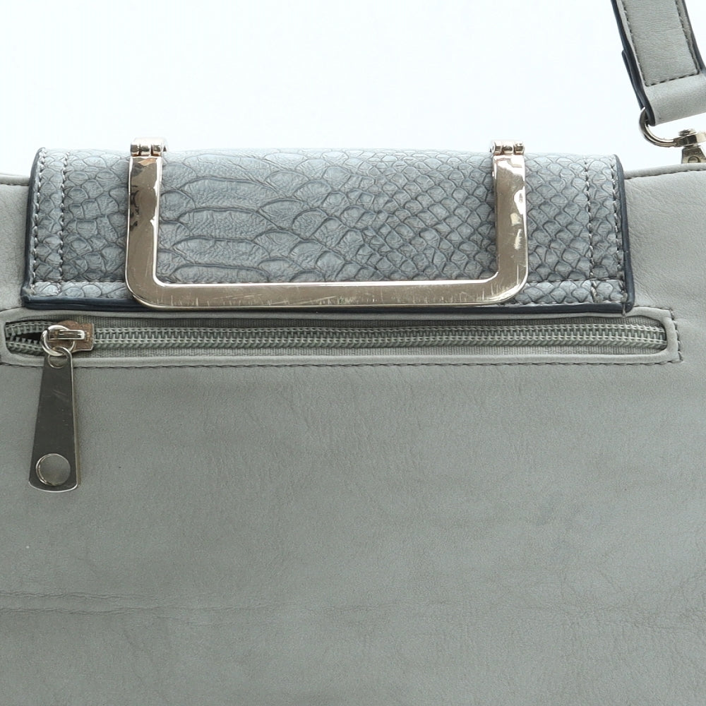 Preworn Womens Grey Polyurethane Hobo Bag Size Medium