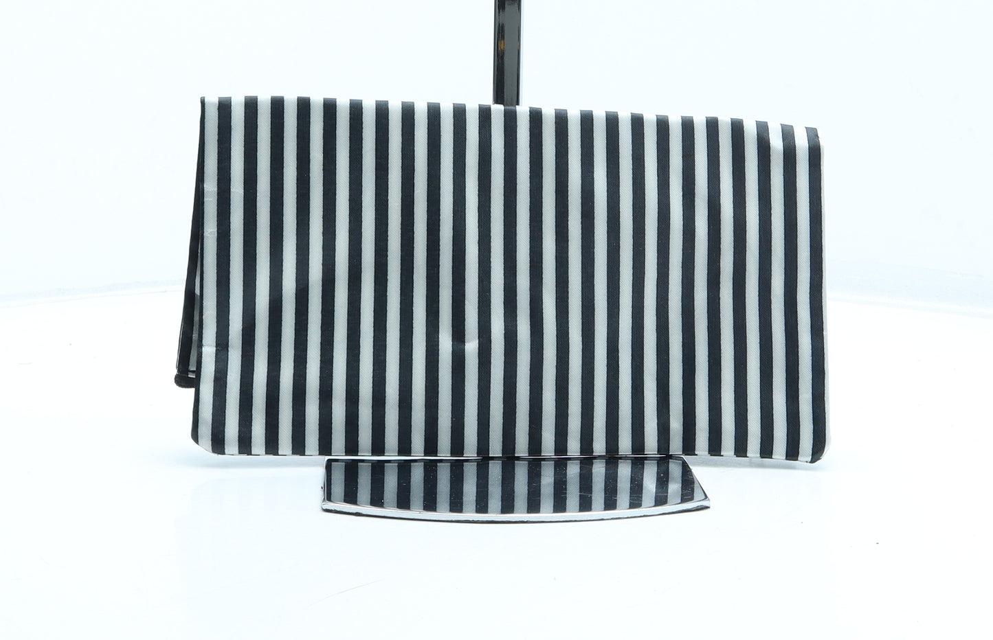 Preworn Womens Black Striped Polyester Clutch Size Small