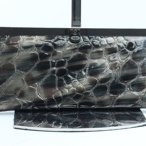 Preworn Womens Grey Polyurethane Clutch Size Small