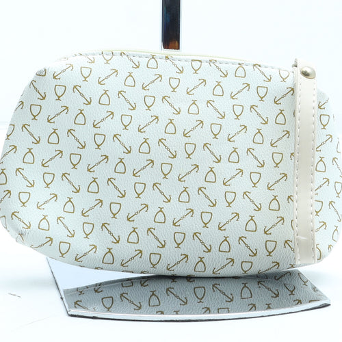 Preworn Womens Beige Geometric Polyester Clutch Size Small