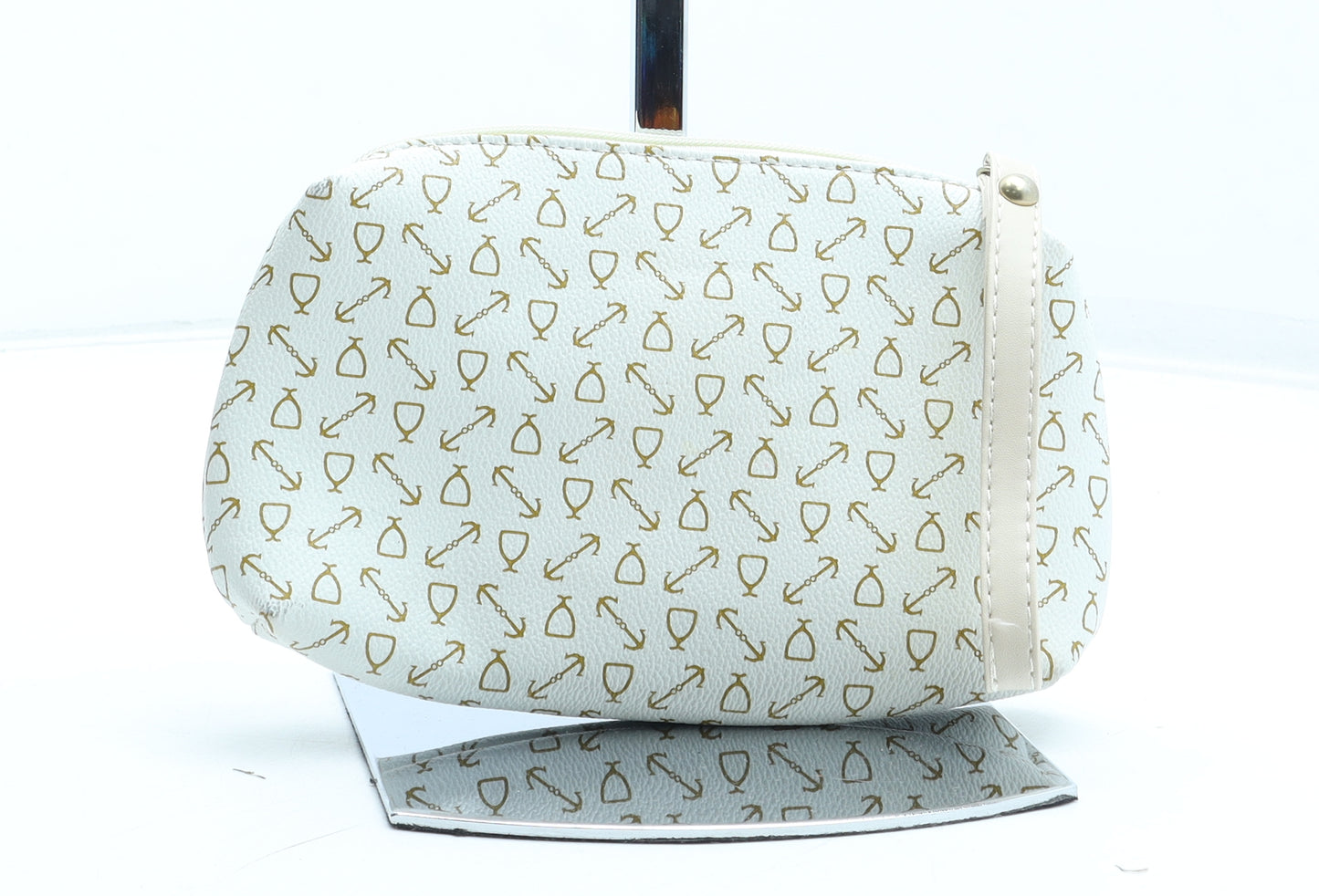 Preworn Womens Beige Geometric Polyester Clutch Size Small