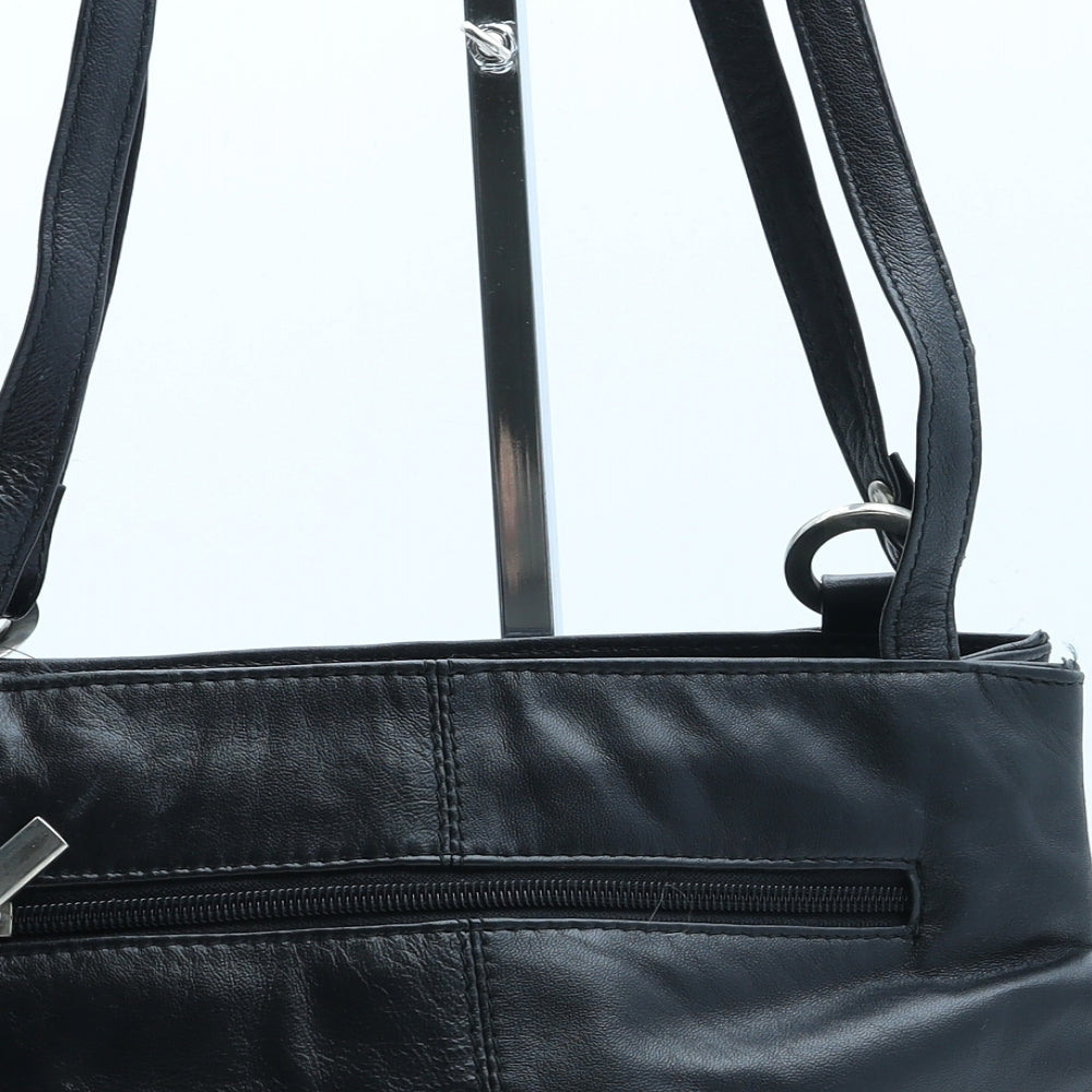 Preworn Womens Black Polyurethane Shoulder Bag Size Medium