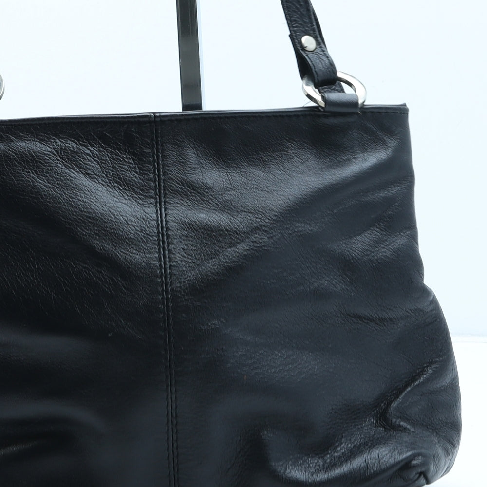 Preworn Womens Black Polyurethane Shoulder Bag Size Medium