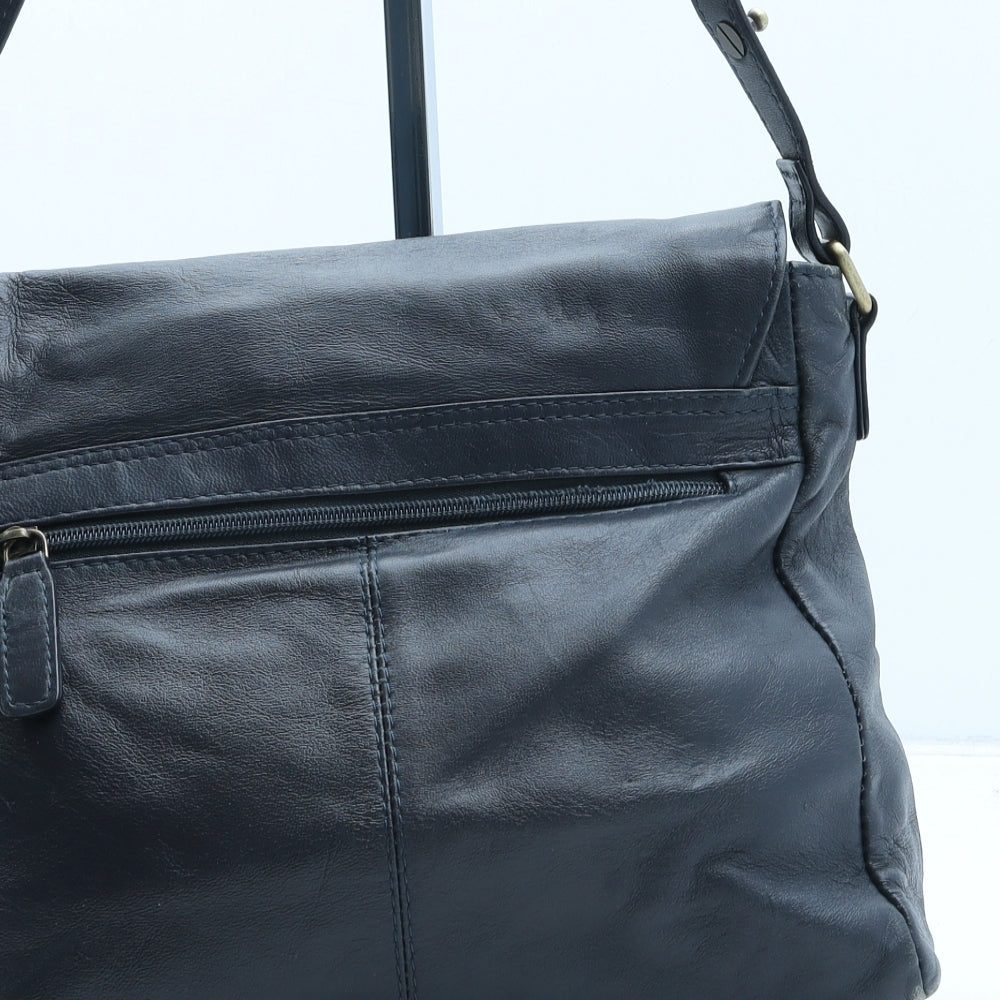 Preworn Womens Blue Polyurethane Crossbody Size Medium