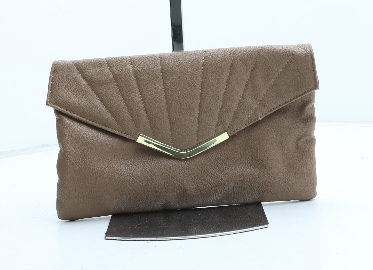 Preworn Womens Brown Polyurethane Clutch Size Small