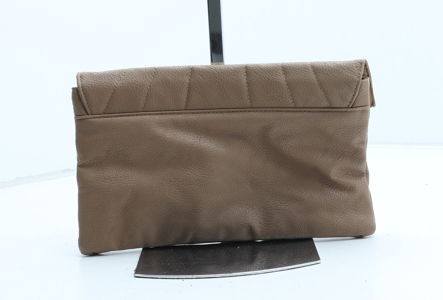Preworn Womens Brown Polyurethane Clutch Size Small