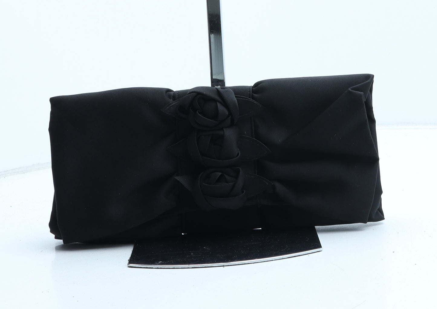 Preworn Womens Black Polyurethane Clutch Size Small - Flower Detail