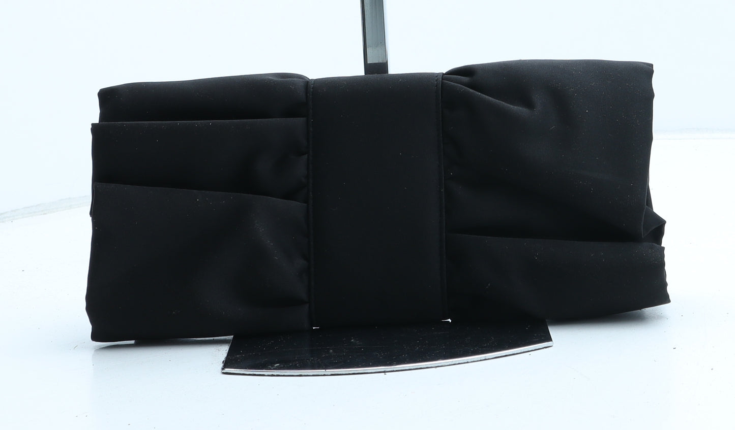 Preworn Womens Black Polyurethane Clutch Size Small - Flower Detail