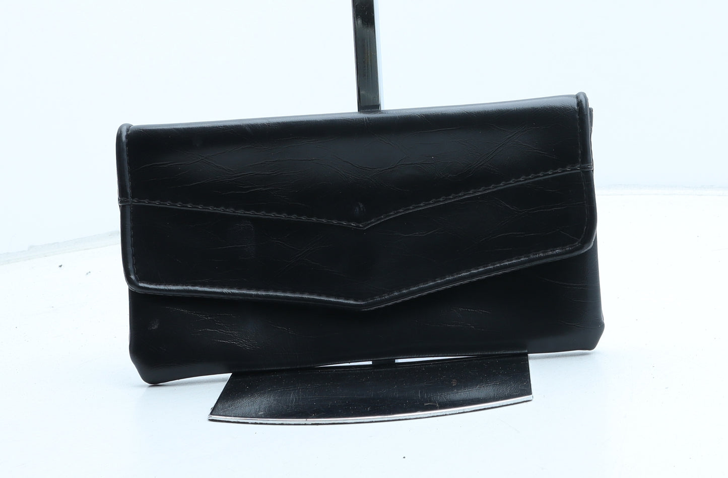 Preworn Womens Black Polyurethane Clutch Size Small