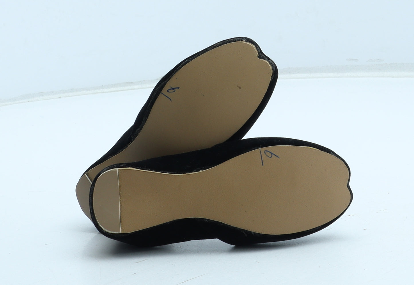 Preworn Girls Black Polyester Flat UK 6