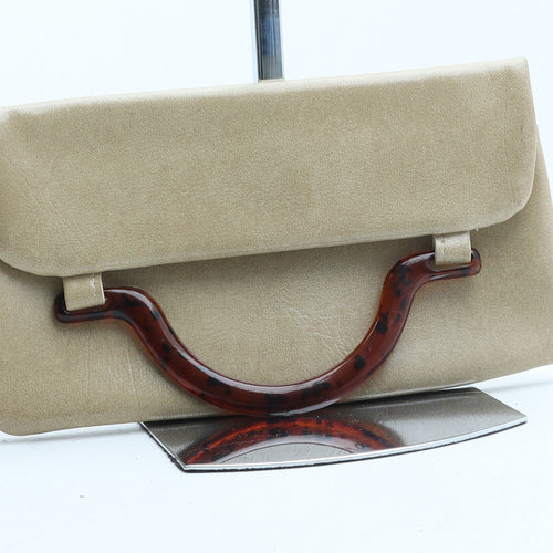 Preworn Womens Beige Polyurethane Clutch Size Medium