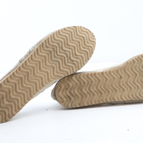 Preworn Womens Beige Synthetic Slip On Casual UK - UK Size Estimated 7