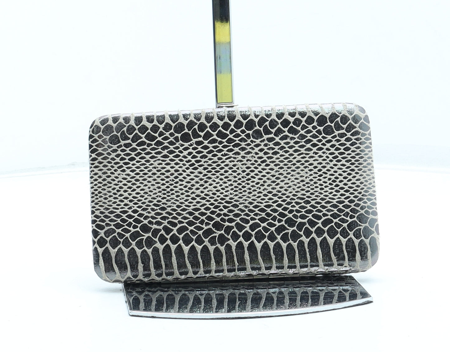 Preworn Womens Grey Animal Print Polyester Clutch Size Small - Snakeskin Pattern