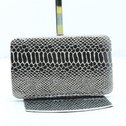 Preworn Womens Grey Animal Print Polyester Clutch Size Small - Snakeskin Pattern