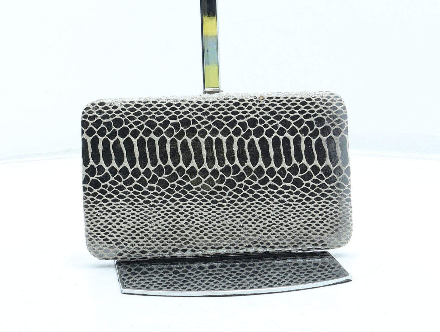 Preworn Womens Grey Animal Print Polyester Clutch Size Small - Snakeskin Pattern