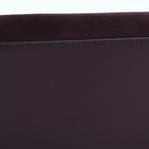 Preworn Womens Purple Polyurethane Clutch Size Small