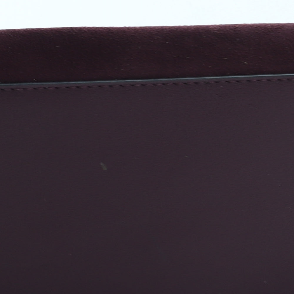 Preworn Womens Purple Polyurethane Clutch Size Small