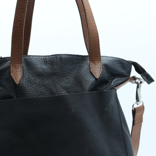 Preworn Womens Black Leather Top Handle Bag Size Medium
