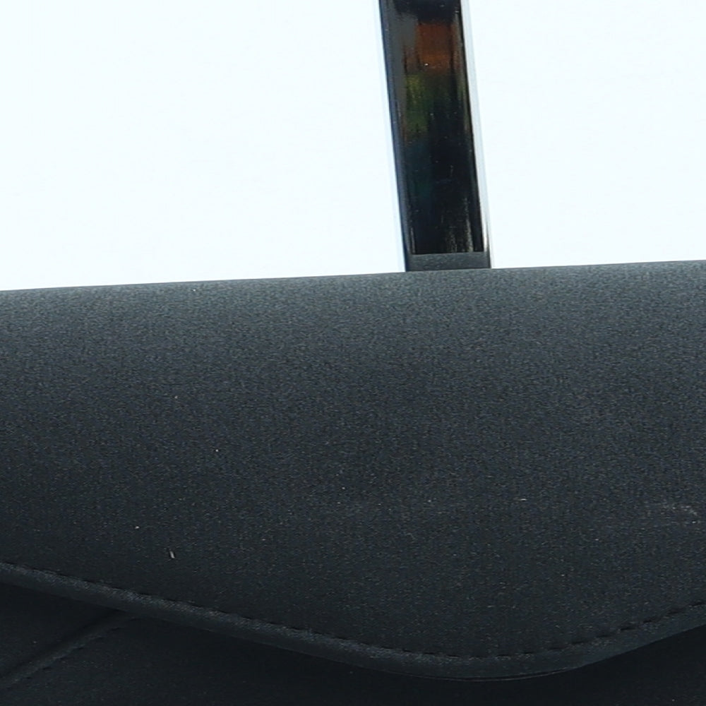 Preworn Womens Black Polyester Clutch Size Small