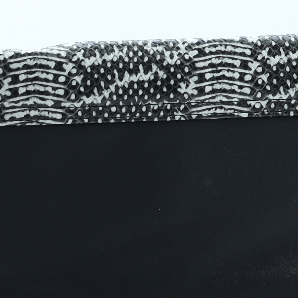 Preworn Womens Black Geometric Polyurethane Shoulder Bag Size Small