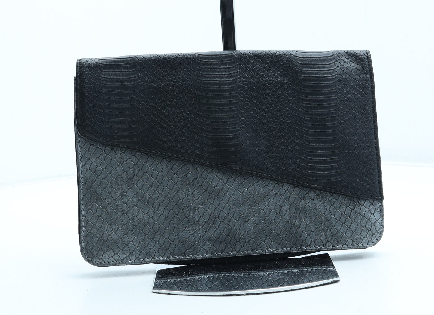 Preworn Womens Grey Polyurethane Clutch Size Small - Croc Texture