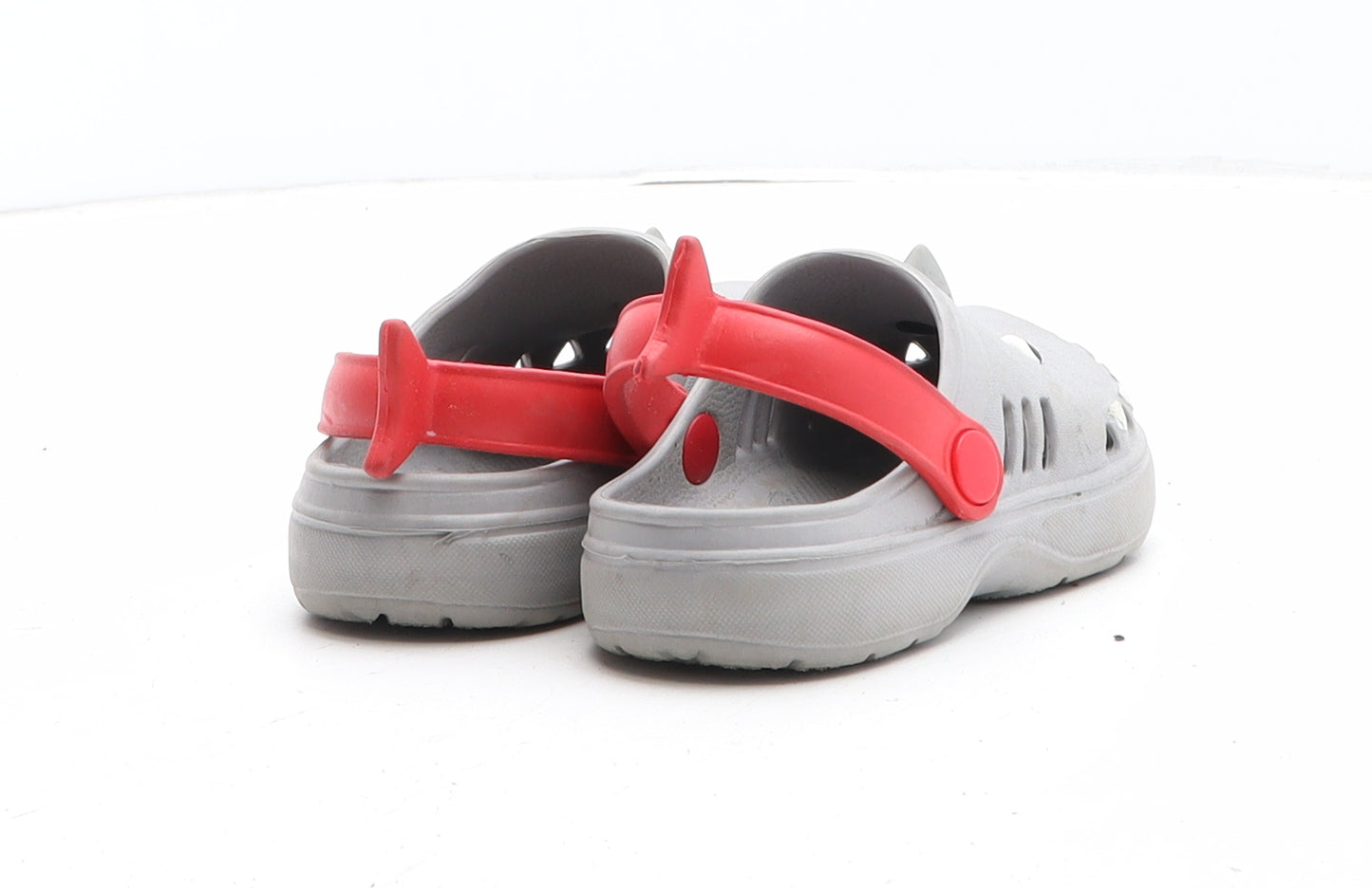Preworn Boys Grey Synthetic Clog Sandal UK 6 - Shark Detail